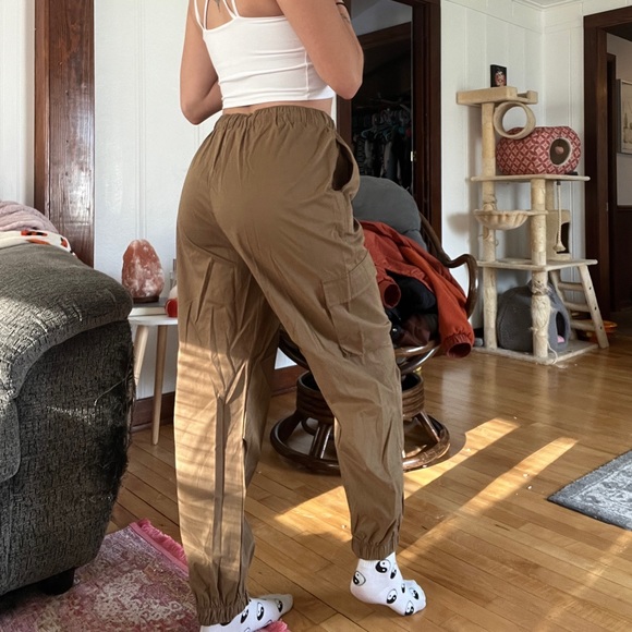 Cargo tan jogger pants size M - Picture 2 of 2